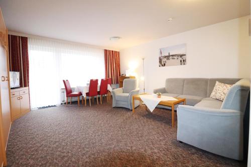 One-Bedroom Apartment image 8