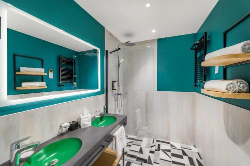 room detail thumbnail 2