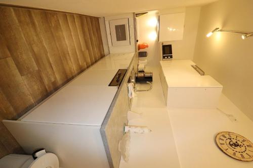 One-Bedroom Apartment image 5