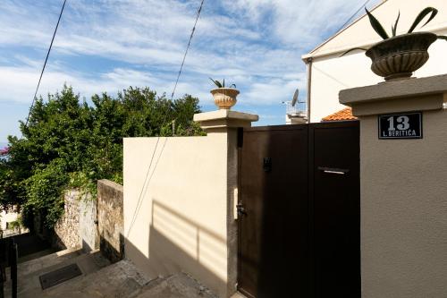 Apartment Tonka - Two bedroom apartment with partial sea view