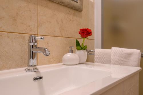 Summer breeze luxury rooms - image 2