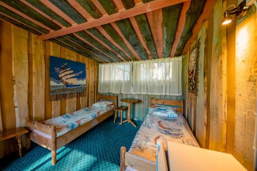 2 twin beds