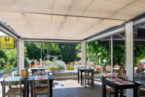 Hôtel Restaurant Le Clos Charmant 3