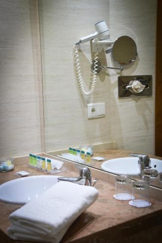 Bathroom, Senator Parque Central Hotel in València