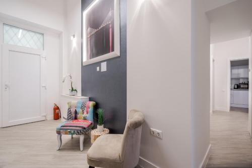 One-Bedroom Apartment image 9