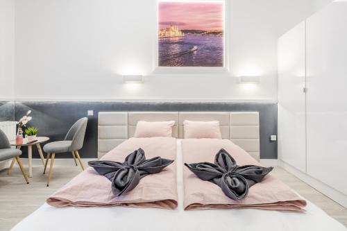 One-Bedroom Apartment image 6