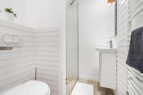 One-Bedroom Apartment image 7