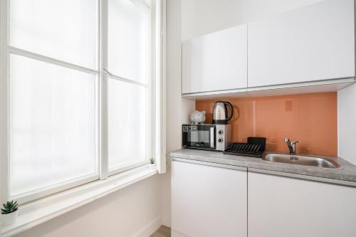 One-Bedroom Apartment image 5