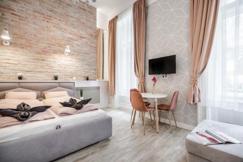 One-Bedroom Apartment image 3