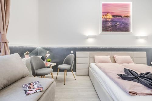 One-Bedroom Apartment image 4