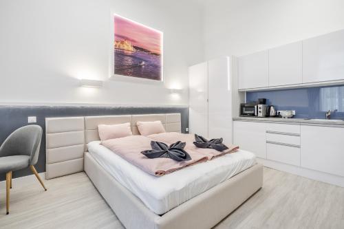 One-Bedroom Apartment image 3