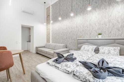 One-Bedroom Apartment image 2