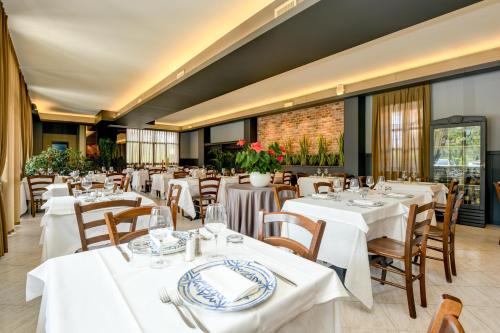 餐廳, Albergo Locanda Primavera in 羅登戈薩伊阿諾