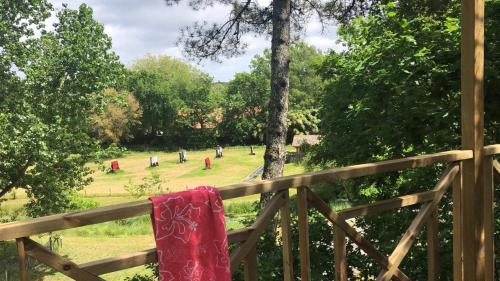 La cabane des "Aventuriers" de Nature et Océan à côté de la plage