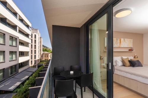 Sunny LOL Port Apartments in the city centre 2