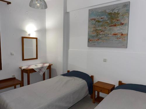 2 twin beds, 1 sofa bed