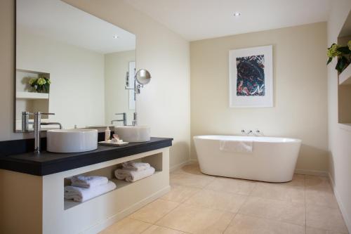 Bathroom, The Plume of Feathers in Mitchell