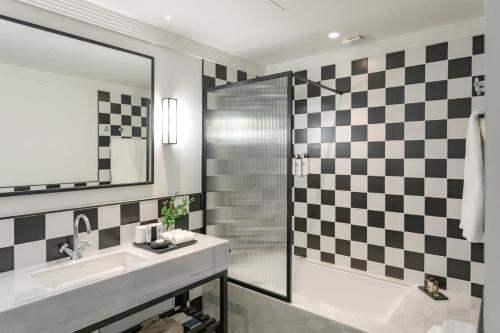 room detail thumbnail 2