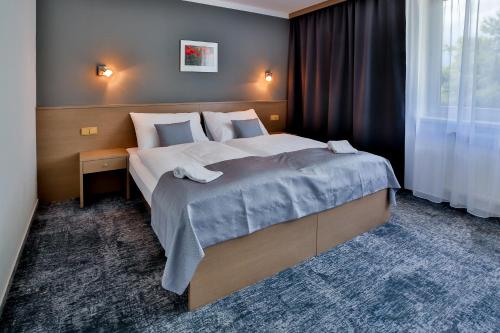 2 twin beds