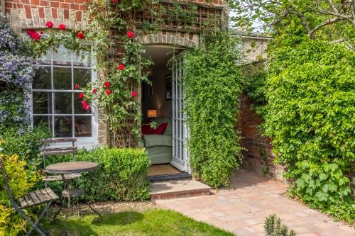 Indgang, Adorable cottage with a log burner in heavenly village - Constable Lodge in Nayland