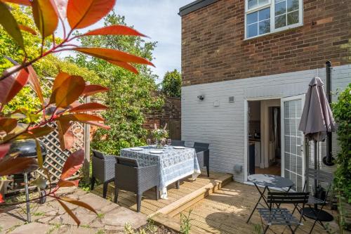 Have, Adorable cottage with a log burner in heavenly village - Constable Lodge in Nayland