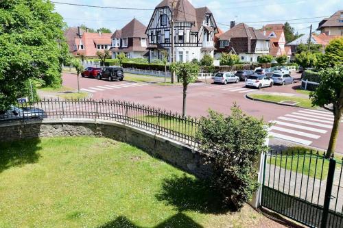 Le Bercail : Apt avec balcon et parking, vue phare! - Location saisonnière - Le Touquet-Paris-Plage