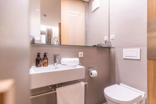 Small Single Room image 3