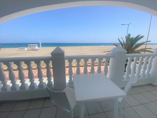 One-Bedroom Apartment with Sea View and Terrace (1-4 Adults) 