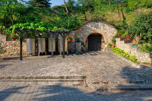 Szel Fiai Fogado in นยูล