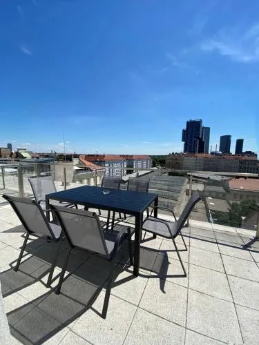 Rooftop Apartment for 6, Air Conditioning, Rooftop Terrace, by Metro in Wien, Österreich