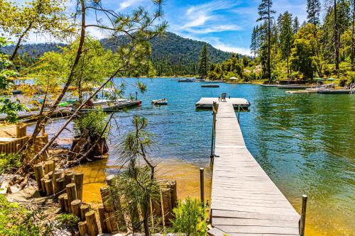 Todds Lakefront House Todds Lakefront House