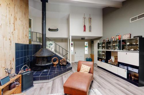 Todds Lakefront House Todds Lakefront House