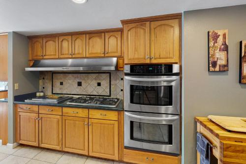 Todds Lakefront House Todds Lakefront House