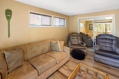 Todds Lakefront House Todds Lakefront House