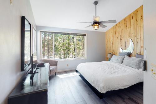 Todds Lakefront House Todds Lakefront House