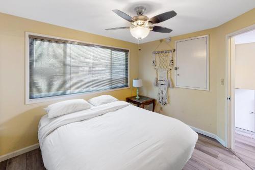 Todds Lakefront House Todds Lakefront House