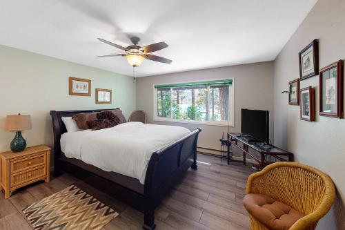 Todds Lakefront House Todds Lakefront House