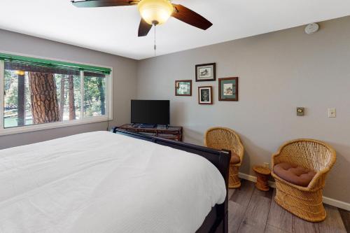 Todds Lakefront House Todds Lakefront House