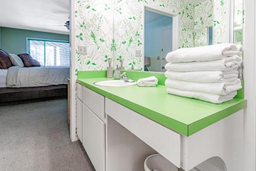 Todds Lakefront House Todds Lakefront House