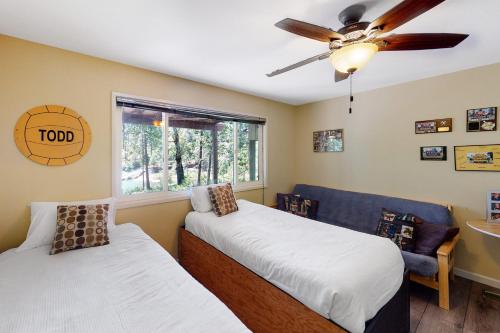 Todds Lakefront House Todds Lakefront House