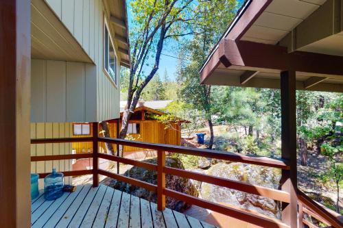 Todds Lakefront House Todds Lakefront House