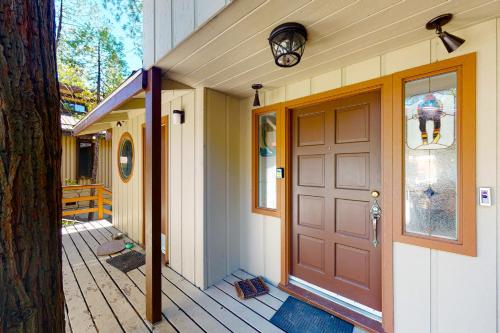 Todds Lakefront House Todds Lakefront House