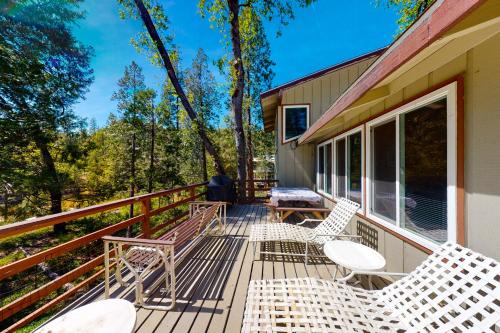 Todds Lakefront House Todds Lakefront House