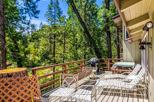 Todds Lakefront House Todds Lakefront House