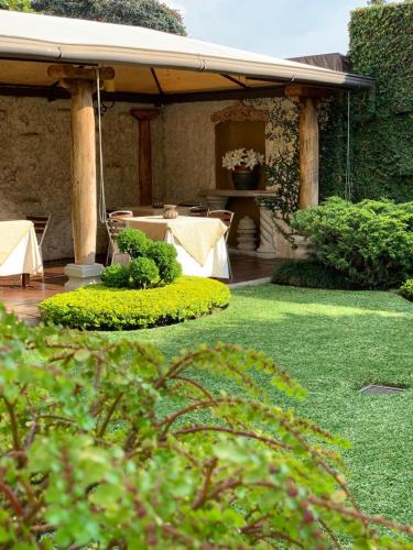 Hostal Villa Toscana near La Aurora International Airport