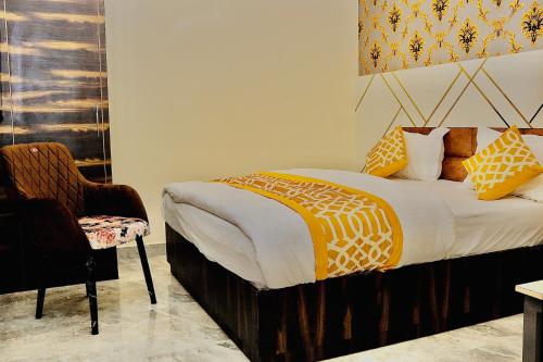 Deluxe Double Room (2 Adults + 1 Child) image 8
