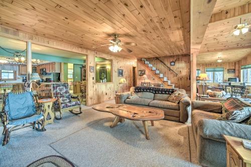 Waterfront Lake Pleasant Getaway with Kayaks, Grill! in Lake Pleasant, USA