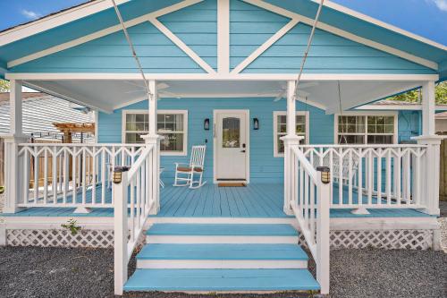 B&B Houston - Blue Bungalow In Houston Heights! Walkable to Popular Bars - Bed and Breakfast Houston