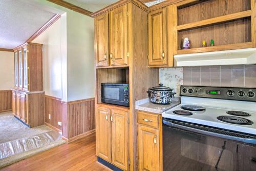 Relaxing Prairie Home, 29 Mi to Starkville!