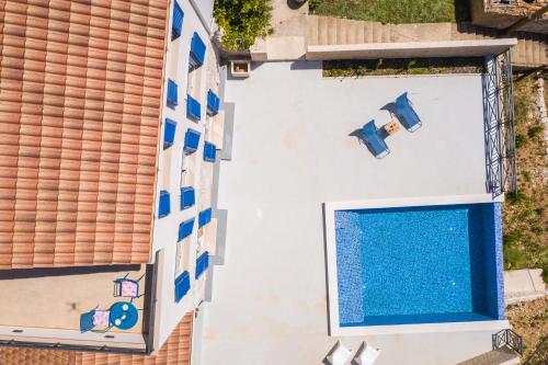 Villa Korta - Spacious House with Pool